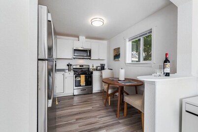 New Remodeled 1BR/1BA in DT Tacoma - 1