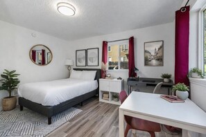 Desk, iron/ironing board, WiFi, bed sheets - Remodeled Studio in Heart of DT Tacoma - 3 (Tacoma)