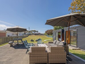 Outdoor dining - The Bach at 44 - Cooks Beach Holiday Home (Cooks Beach)