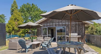 The Bach at 44 - Cooks Beach Holiday Home