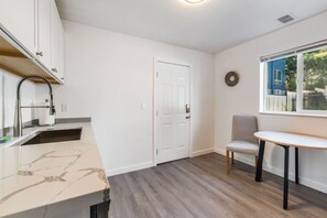 Fridge, microwave, stovetop, dishwasher