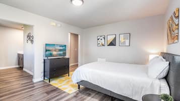 Desk, iron/ironing board, WiFi, bed sheets