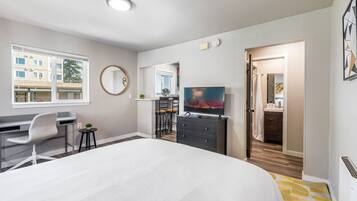 Escrivaninha, ferros/tábuas de passar roupa, Wi-Fi, roupa de cama