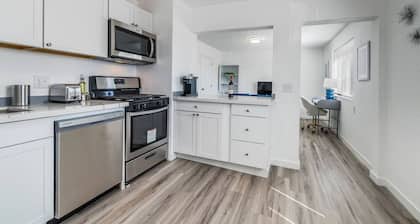 Fresh 1BR/1BA in Downtown Tacoma - 2