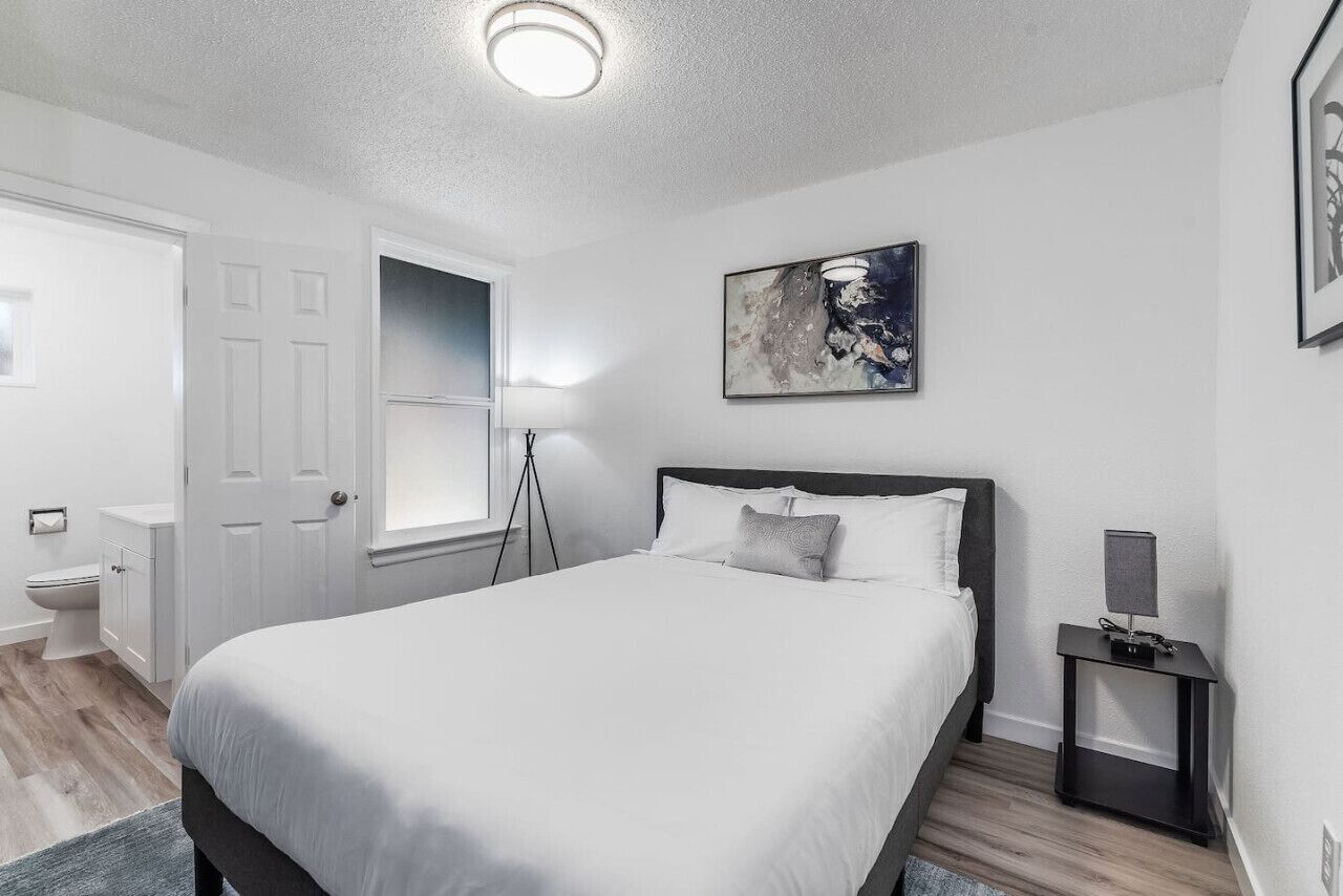 1 bedroom, desk, iron/ironing board, WiFi