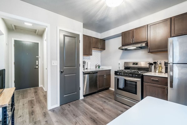 Fridge, microwave, oven, stovetop