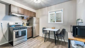 Frigorífic, microones, forn i placa de cuina