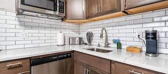 New Remodeled Private 1BR Downtown - 4