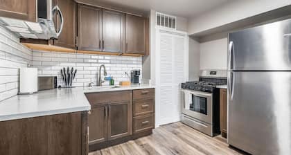 New Remodeled Private 1BR Downtown - 4