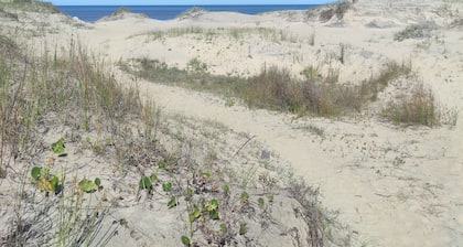 Encantadora casa de dos habitaciones en Barra de Valizas frente a la playa