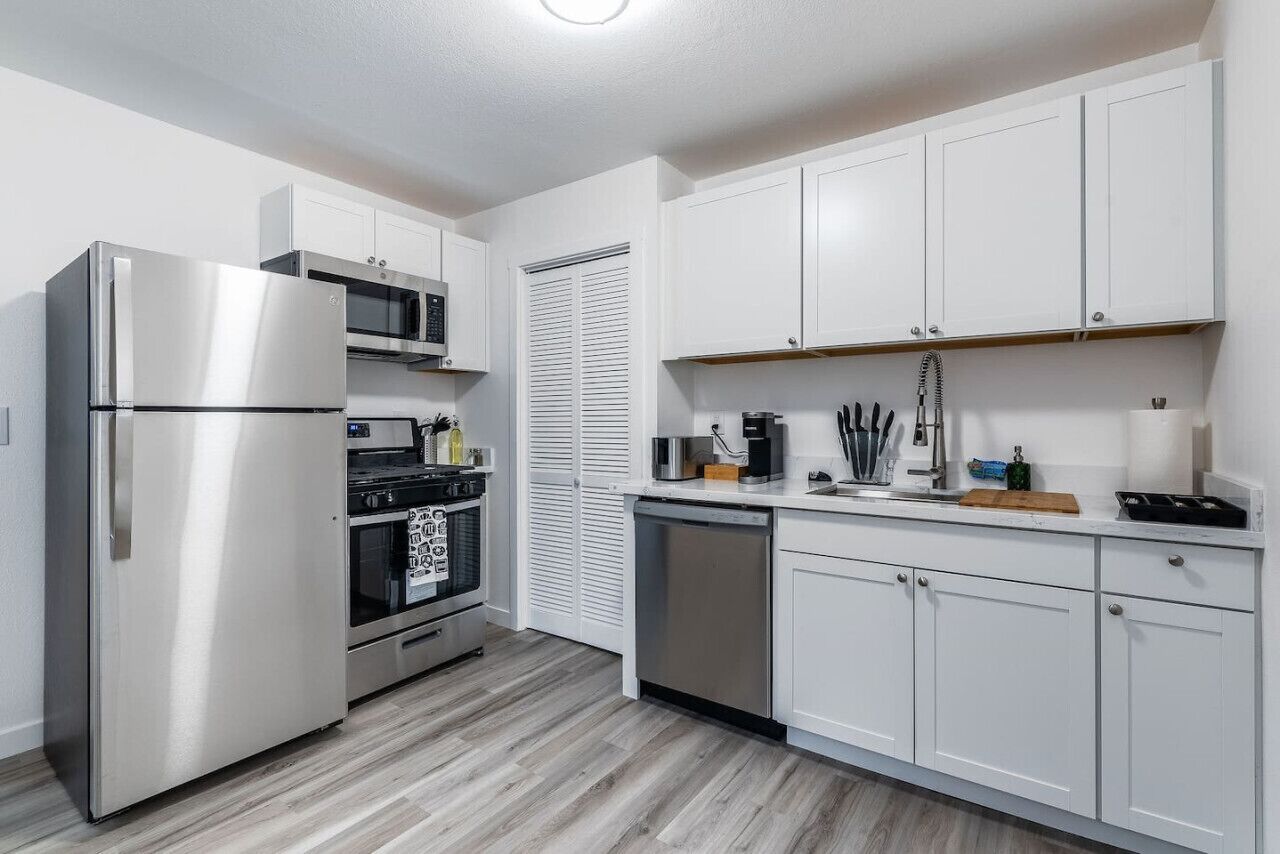 冰箱、微波炉、烤箱、炉灶