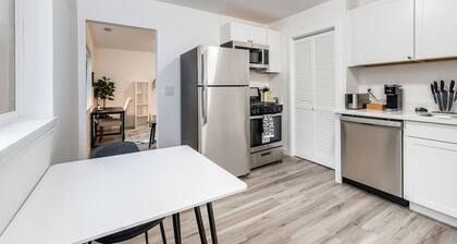 Lovely 1BR Private Downtown Hub - 10