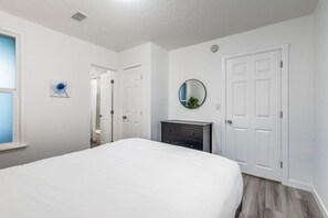 1 habitación, escritorio, tabla de planchar con plancha y wifi 