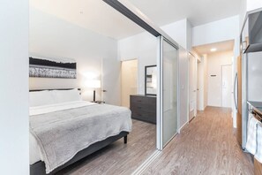 1 bedroom, desk, iron/ironing board, WiFi