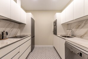Frigorifero, microonde, forno, lavastoviglie