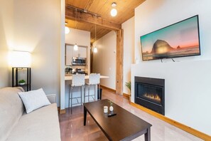 TV, fireplace - Tacoma - Lux Modern 1BR 1BA Fit for Long Stays-28 (Tacoma)