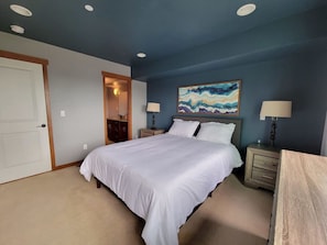 3 bedrooms, desk, iron/ironing board, WiFi