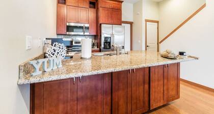 <1 mi to Dome | 3BD 2.5BA | Townhouse | Garage -24