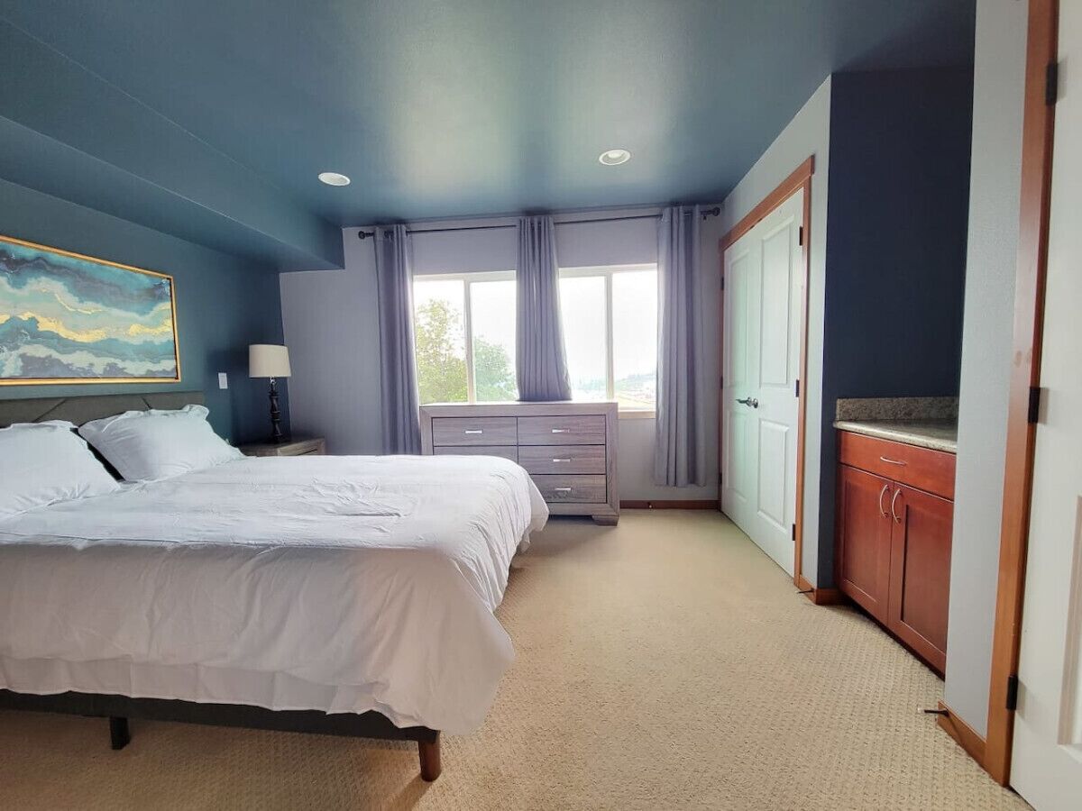 3 bedrooms, desk, iron/ironing board, WiFi