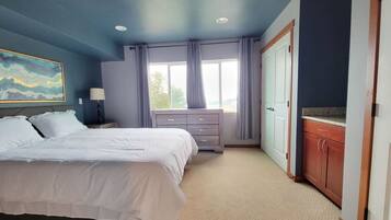 3 bedrooms, desk, iron/ironing board, WiFi