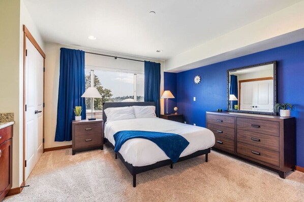 3 bedrooms, desk, iron/ironing board, WiFi