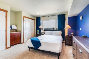 3 bedrooms, desk, iron/ironing board, WiFi