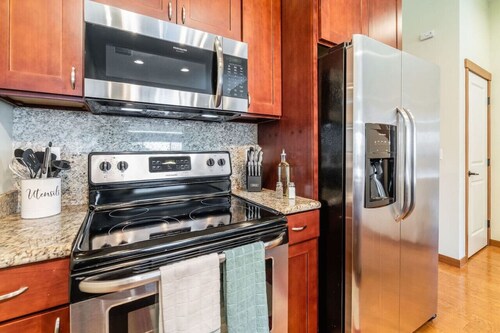 <1 mi to Dome | 3BD 2.5BA | Townhouse | Garage -22