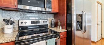 <1 mi to Dome | 3BD 2.5BA | Townhouse | Garage -22