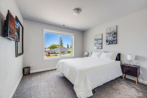 4 bedrooms, desk, iron/ironing board, WiFi