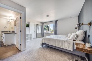 4 Schlafzimmer, Schreibtisch, Bügeleisen/Bügelbrett, WLAN