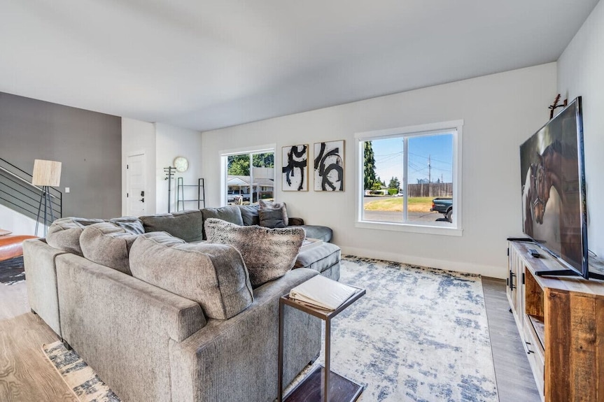 Clean And Modern Central Tacoma Escape - Tacoma, WA