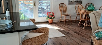 Charming Chalet..In Bowling Green