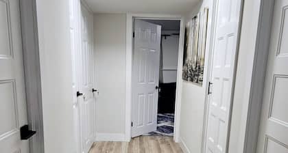 Exquisite 1 bedroom apartment with living room & feel like home away from home