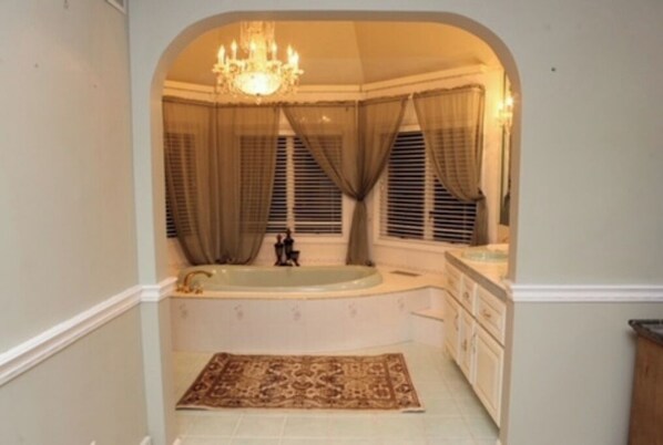 Shower, jetted tub, hair dryer, bidet