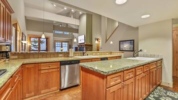 Kühlschrank, Esstisch