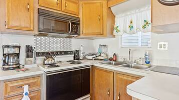 Fridge, microwave, oven, coffee/tea maker