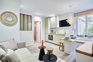 Apartment | Living area - New Apartment Le Marais/ Beaubourg (Paris)