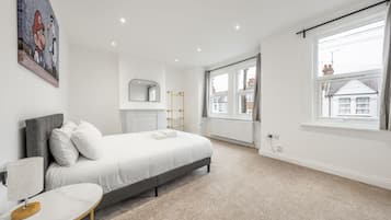 4 bedrooms, iron/ironing board, Internet, bed sheets