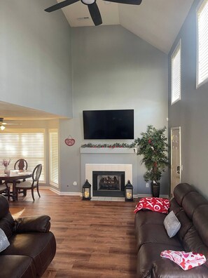 スマートテレビ、暖炉