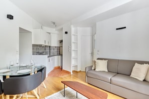 Apartment | Living area - Charming 1 Bedroom Apartment Le Marais (Paris)