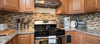 Charming 3 br house with WiFi and AC in quiet, walkable Cambridge neighborhood