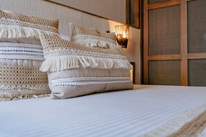 Superior-Zimmer, Poolblick | Zimmersafe, kostenloses WLAN