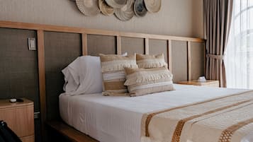 Habitación estándar, vistas a la piscina | Caja fuerte y wifi gratis