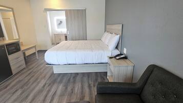 Single Room, 1 King Bed, Non Smoking | Free WiFi