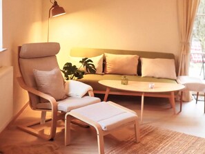 TV connectée, lecteur de DVD, livres, vidéothèque