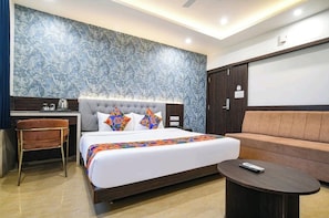 Quarto casal superluxo | Escrivaninha, espaço de trabalho para notebook, Wi-Fi de cortesia