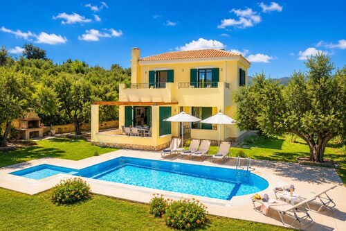 Villa Eleni Helios - Three Bedroom Villa, Sleeps 6