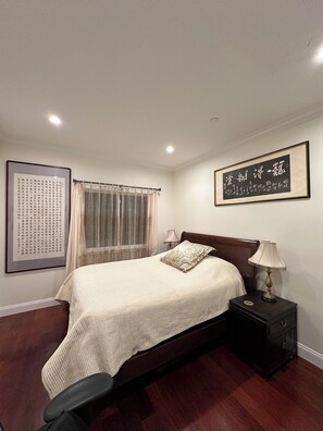 4 bedrooms, desk, iron/ironing board, free WiFi