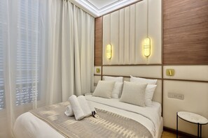 Apartment | Laptop workspace, iron/ironing board, bed sheets - Luxurious Matignon/saint Honore Apartment (Paris)