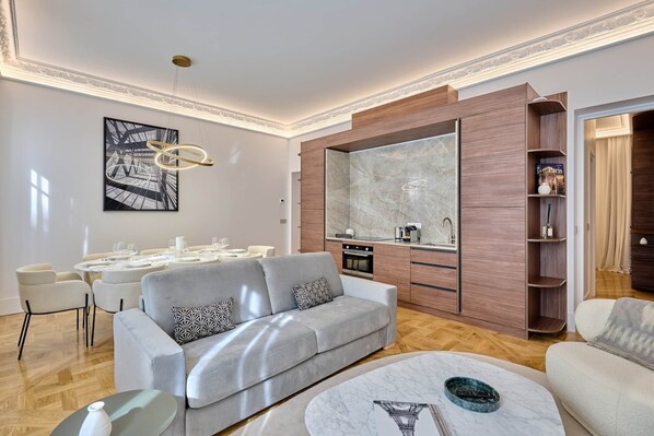 Living area - Luxurious Matignon/saint Honore Apartment (Paris)